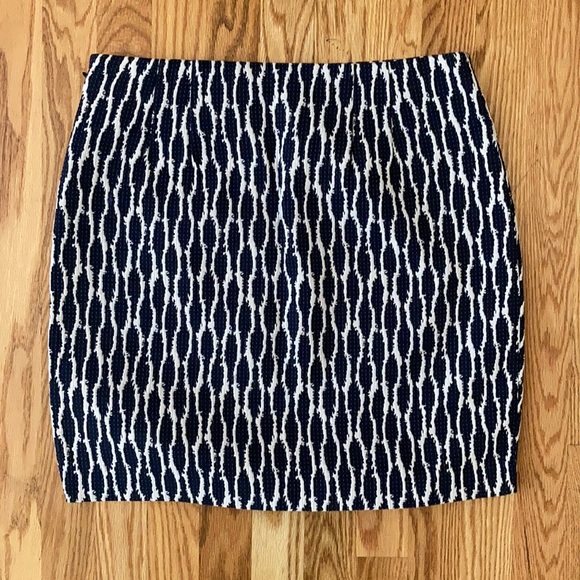 Loft Skirt! - Picture 2 of 7